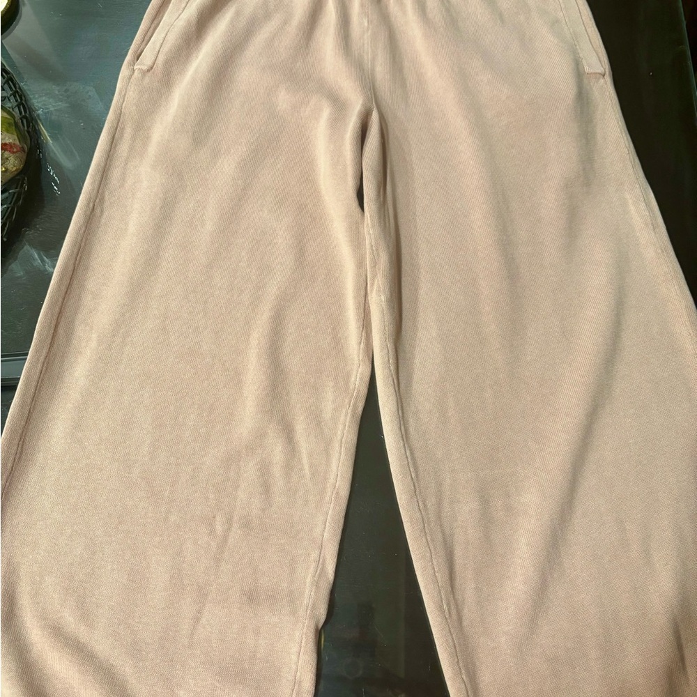 Barefoot Dreams Brand New Lounge Pants in a very light mauve color (teaberry)